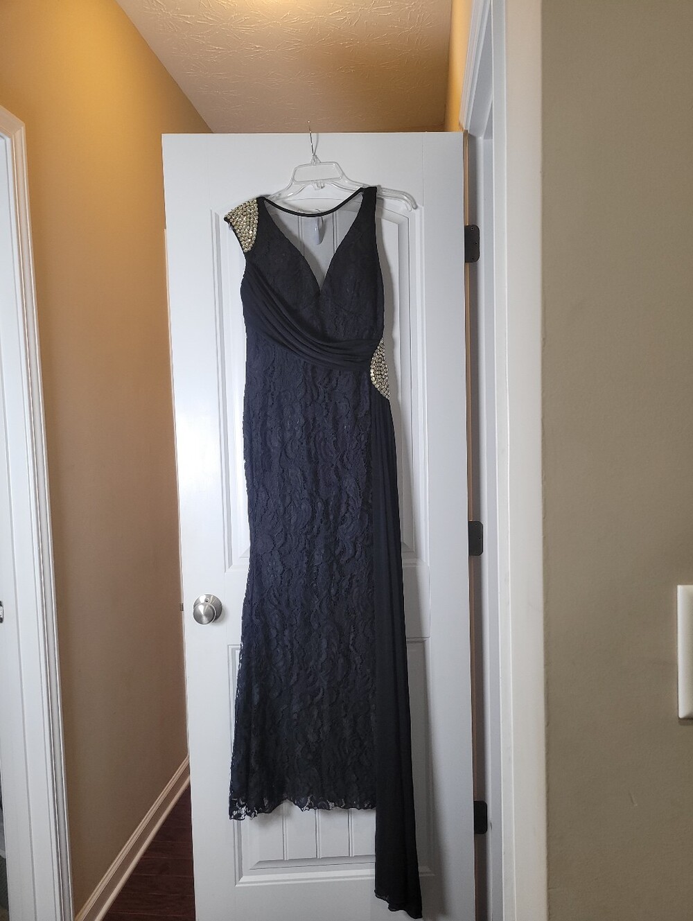Custom-made Elegant Black Lace Evening Gown with Rhinestone  Accents